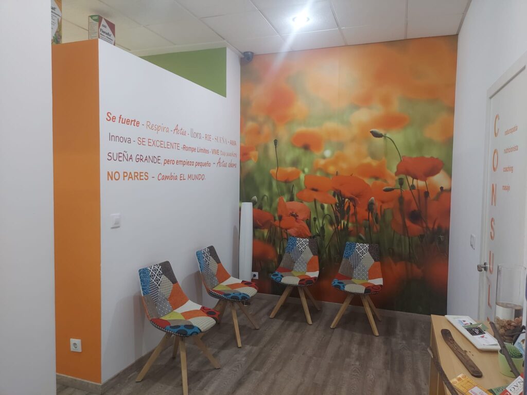 sala de espera para consultas en el herbolario de la calle Camelias en Vigo